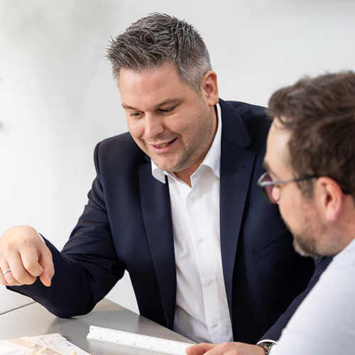 11-AV_251018_FY_5908