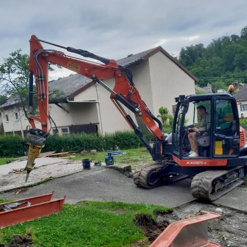 Spielplatzsanierung_BM auf Bagger